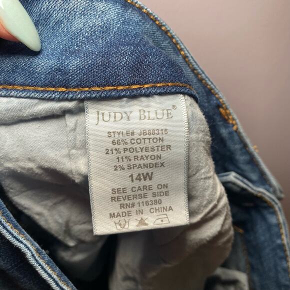 Judy Blue Women's size 14W Skinny Fit Medium Wash Red Plaid Distressed Jeans - Picture 8 of 8